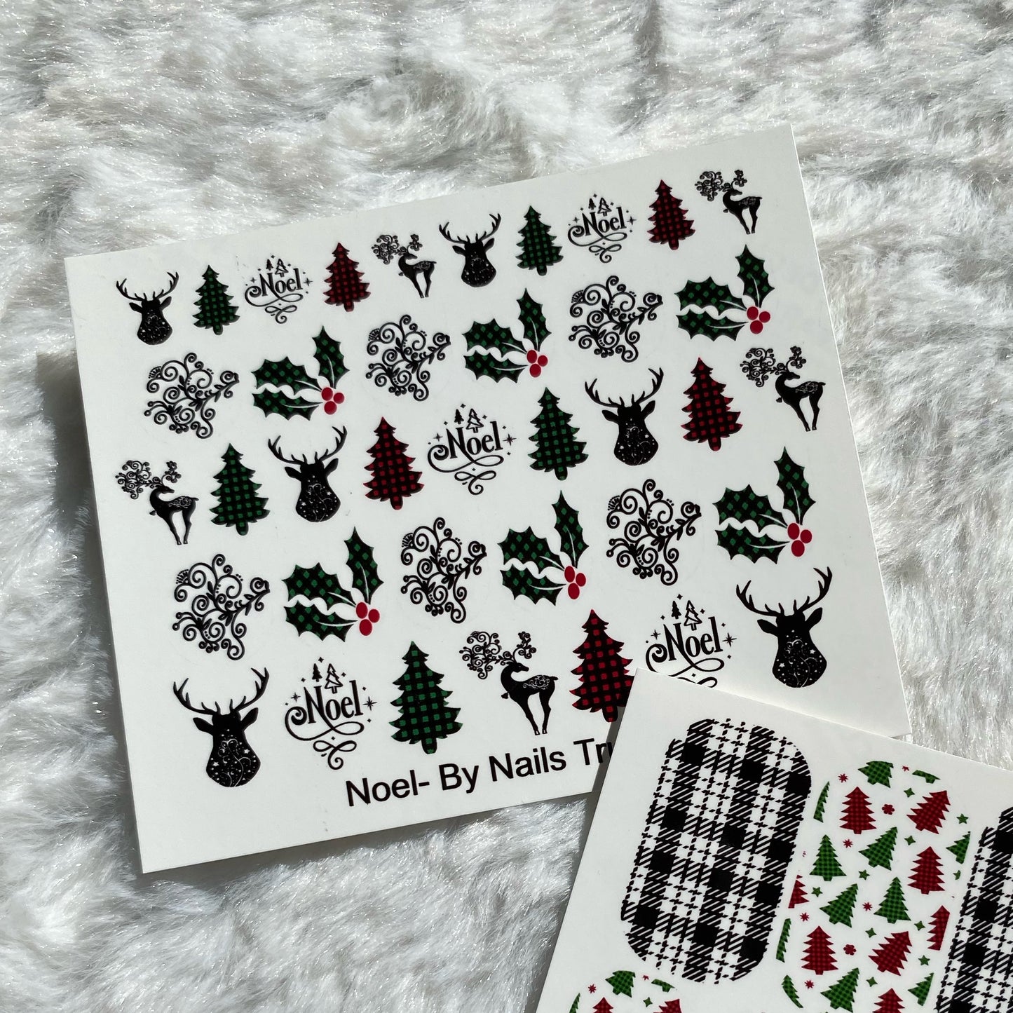 Buffalo Plaid Christmas Nail Art-Noel