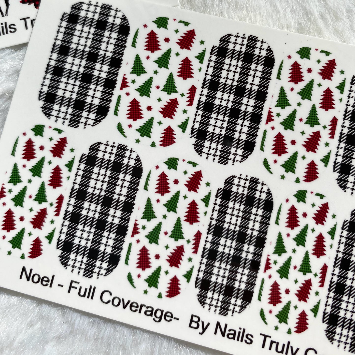 Buffalo Plaid Christmas Nail Art-Noel