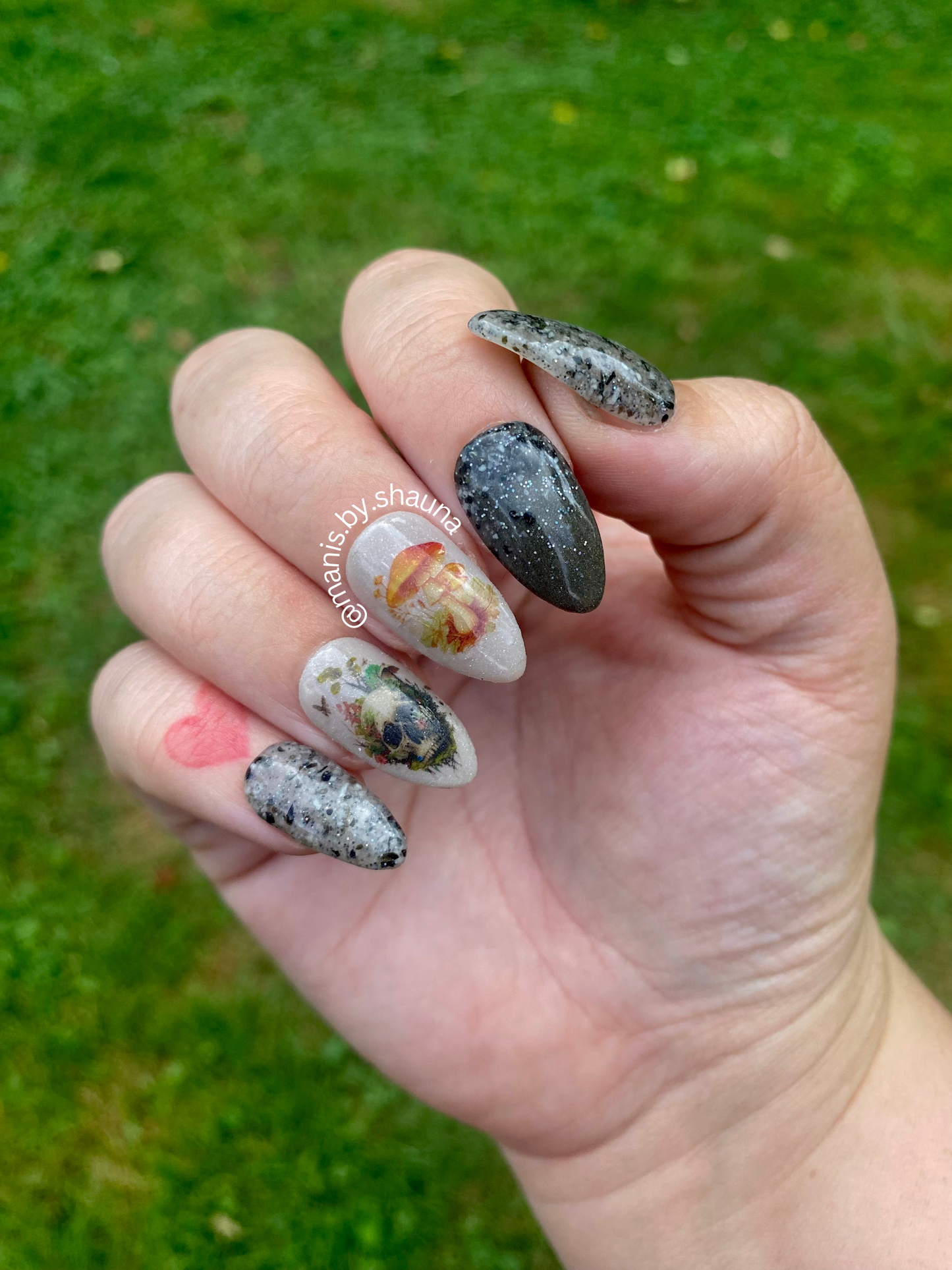 Mushroom &  Skulls  - Gothic Decals For Nails