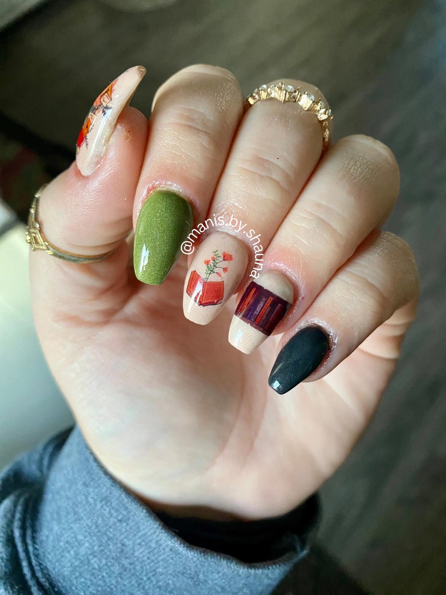 Read To Feed   -  Nail Art Water Slides